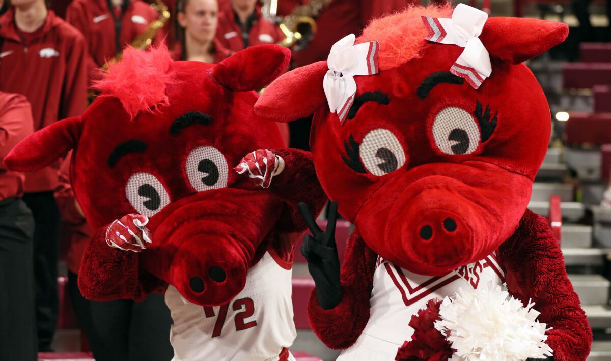 With just three games remaining, Hogs fans ready for season to end