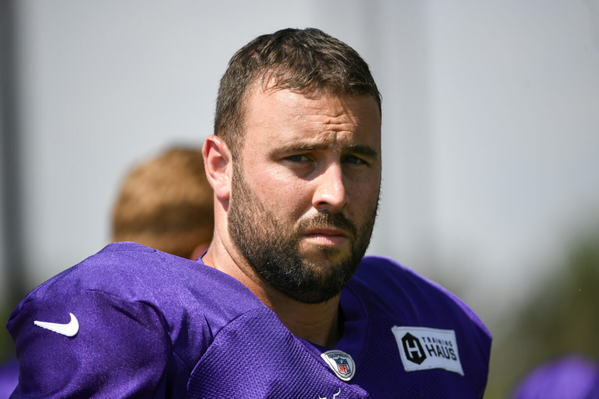 Vikings clear salary cap space, release Dean Lowry and William Kwenkeu