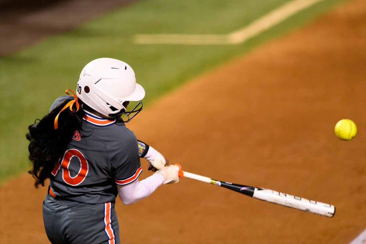Auburn softball tops North Texas, USC Upstate to complete undefeated weekend