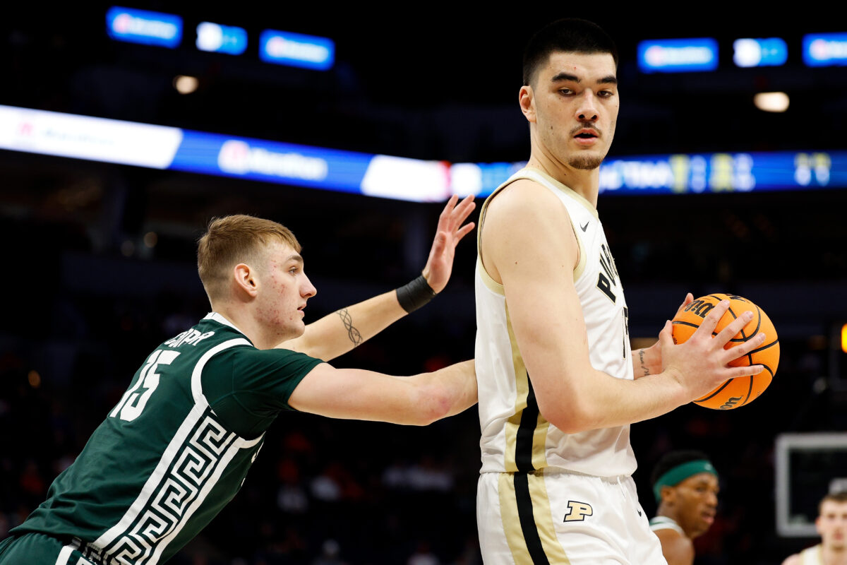 Why Carson Cooper is wearing a mask for Michigan State in March Madness 2024