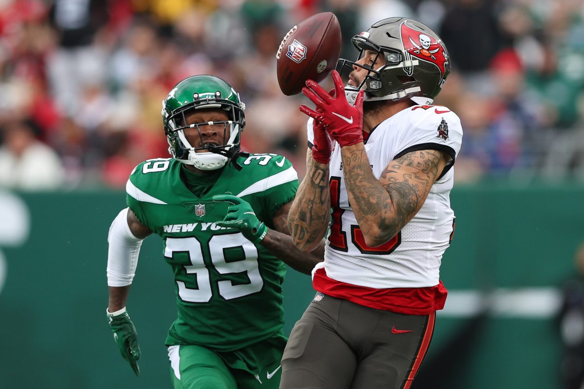 Mike Evans scratched off Jets’ free agent list as receiver re-signs with Bucs