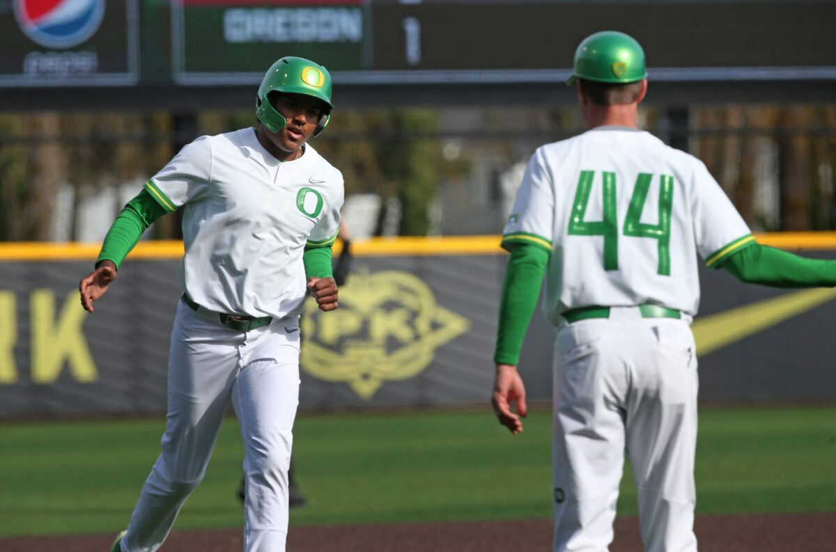 Oregon’s bats stay hot in the desert with a rout over GCU