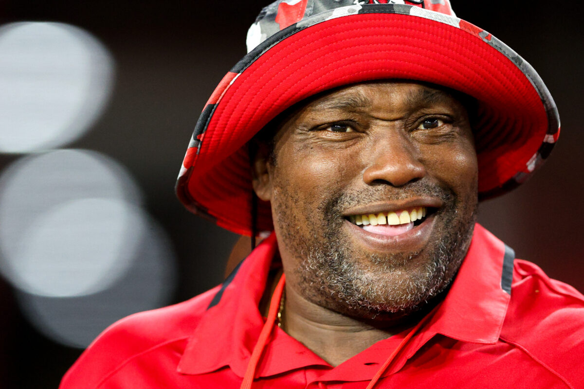 Warren Sapp officially joins Deion Sanders’ coaching staff amid spring camp