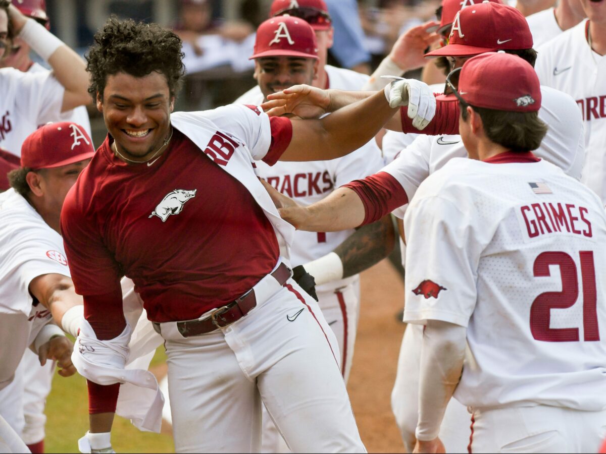 Hogs pull away late in 7-4 win over LSU