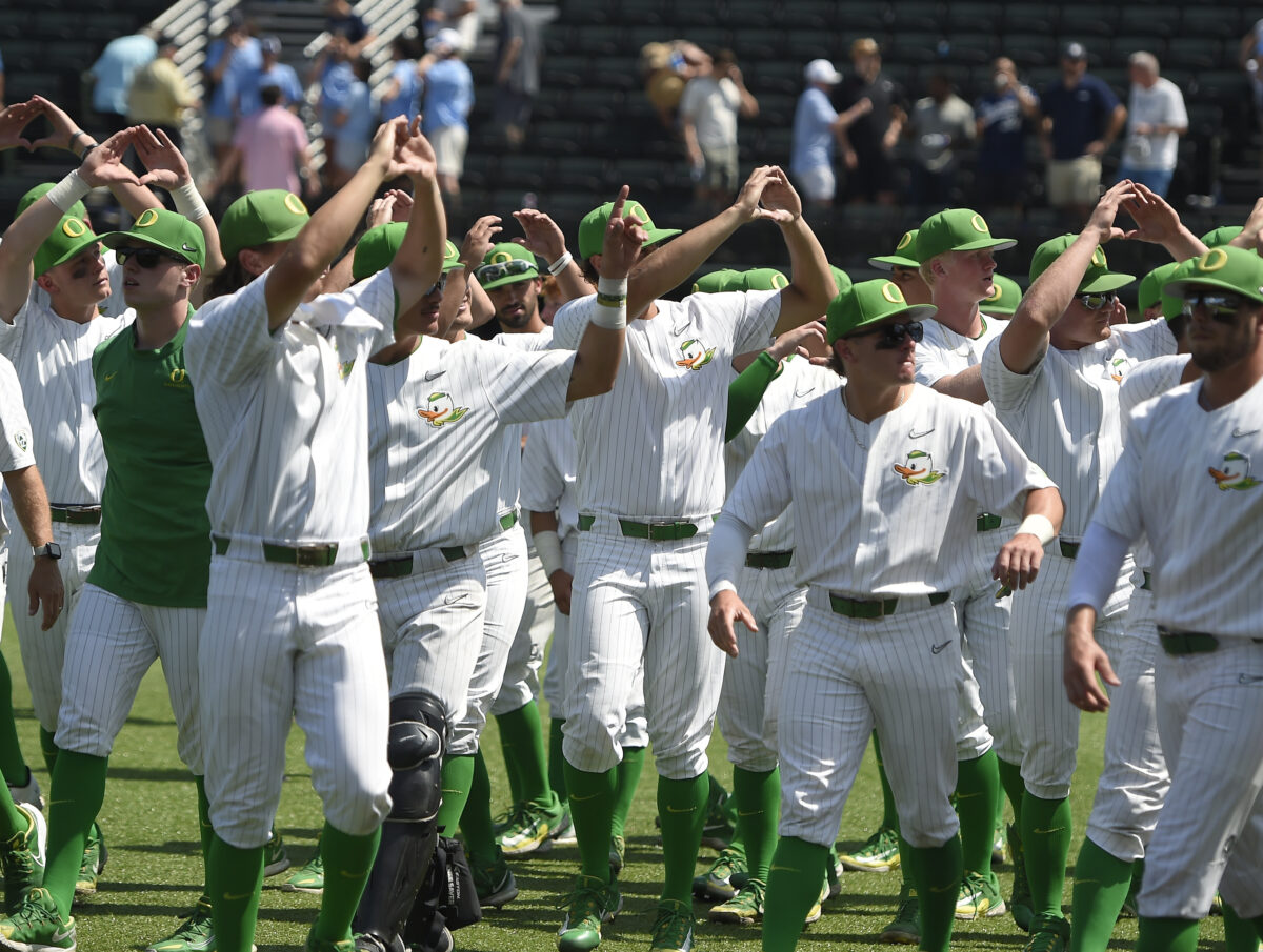 Oregon looks to get the brooms out with big win over Seattle