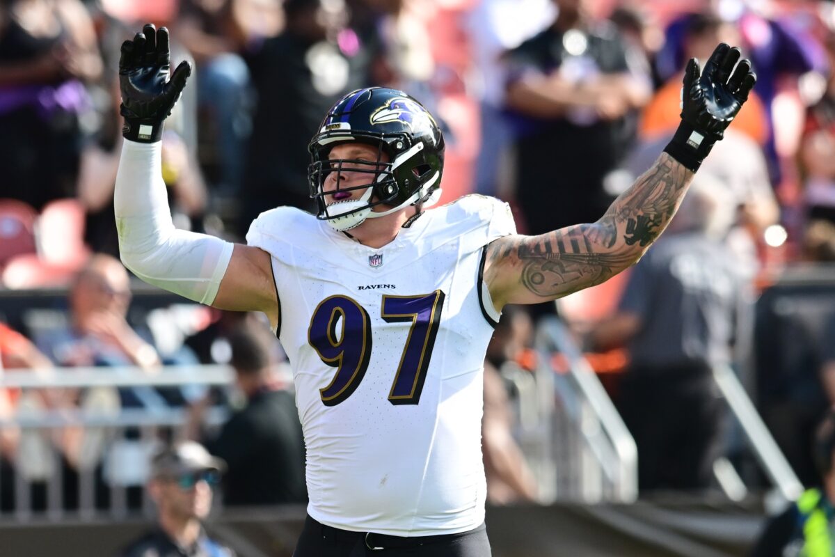 Ravens agree to deal with DE Brent Urban