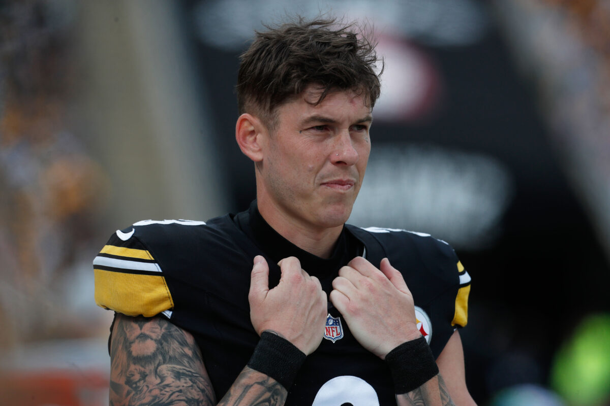 Punter Brad Wing throws TD pass to lineman Alex Mollette for THICC-Six in UFL