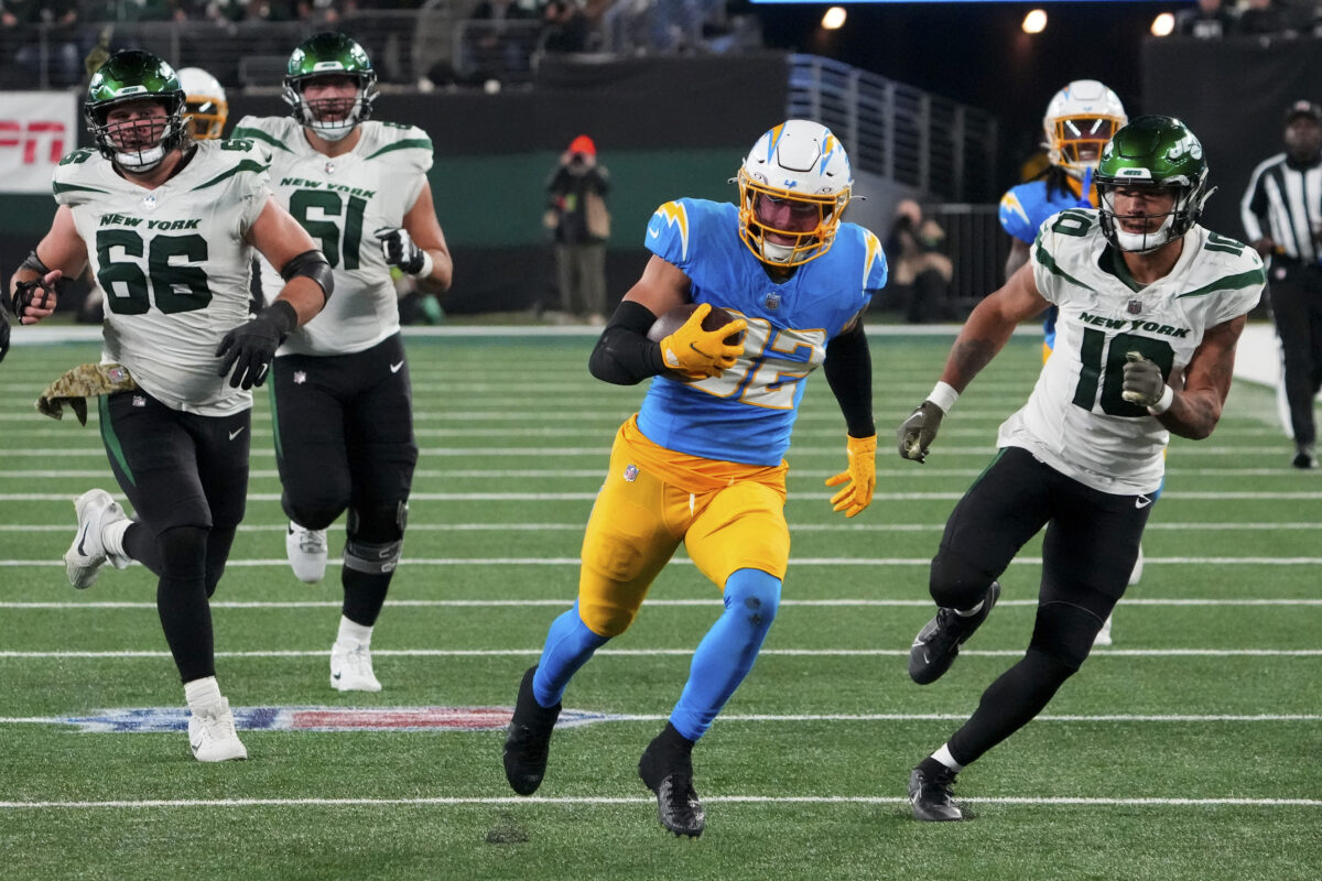 Chargers re-signing Alohi Gilman