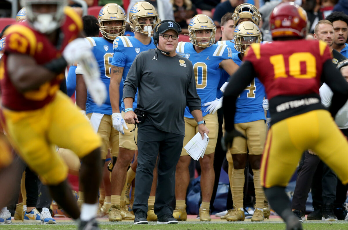 Chip Kelly speaks highly of new UCLA coach DeShaun Foster