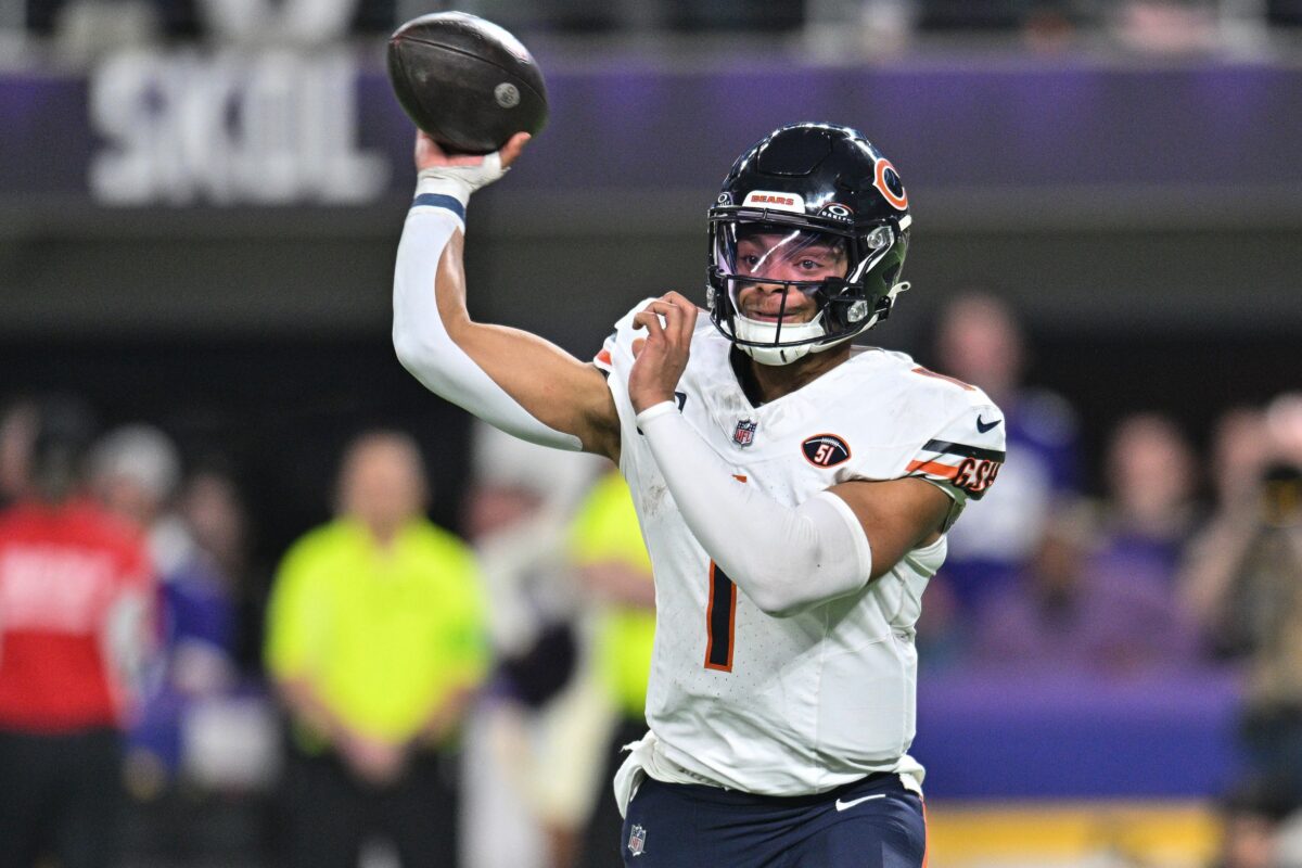 Steelers acquire QB Justin Fields from the Bears