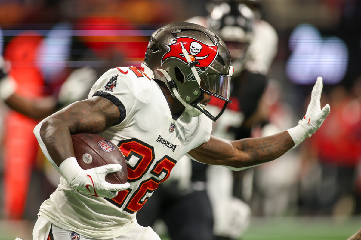 Bucs re-sign RB Chase Edmonds to 1-year deal