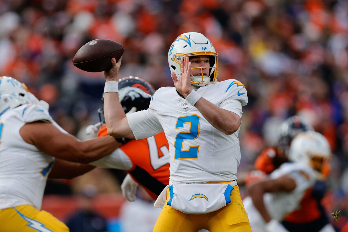 Chargers re-signing QB Easton Stick