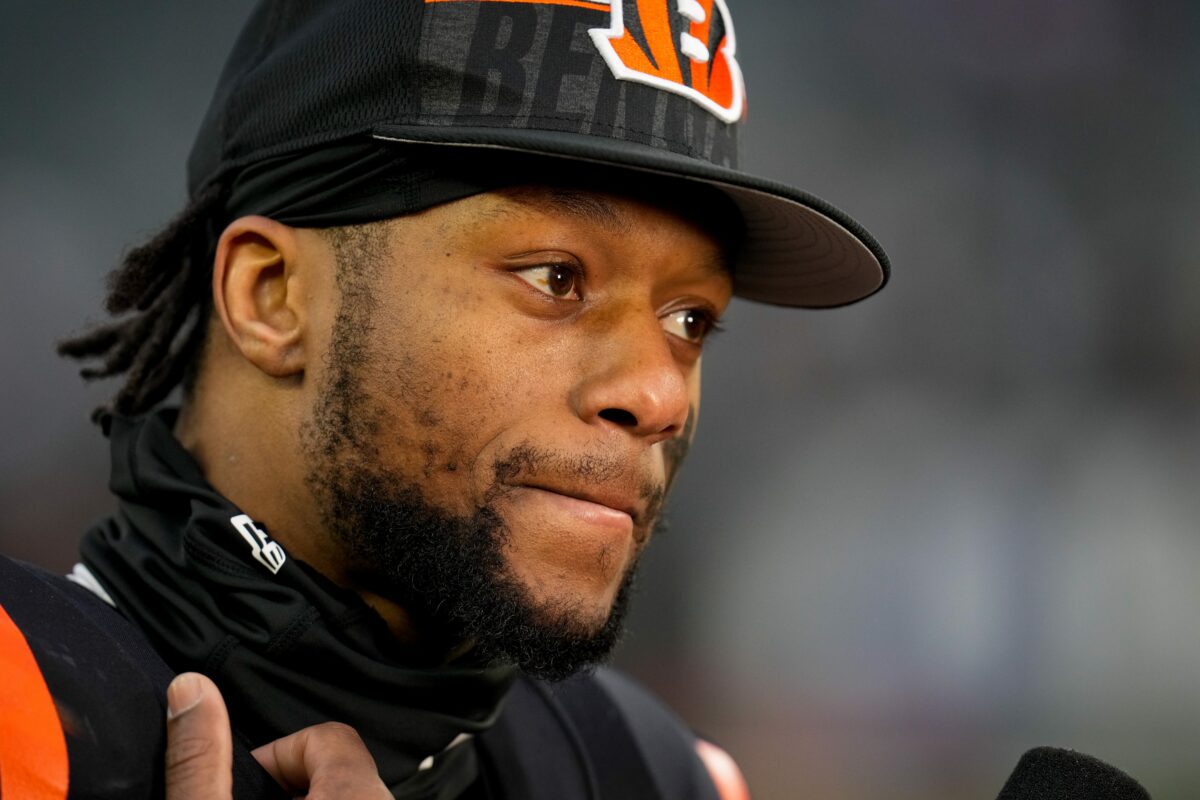 Bengals release Joe Mixon, agree to terms with RB Zack Moss