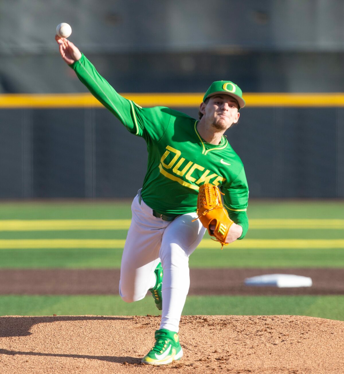 Oregon Baseball comes alive in the middle innings to close out four-game series