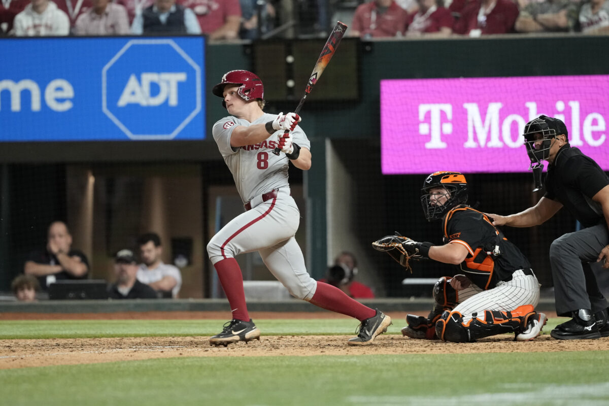 Arkansas beats Murray State, will look for sweep Sunday