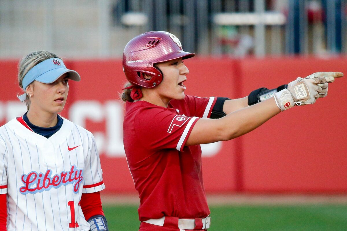 Sooners catcher Kinzie Hansen ‘day-to-day’ with knee issue