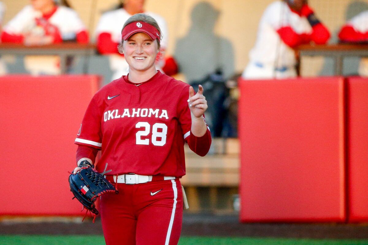 Kelly Maxwell earns NFCA, Big 12 Pitcher of the Week honors