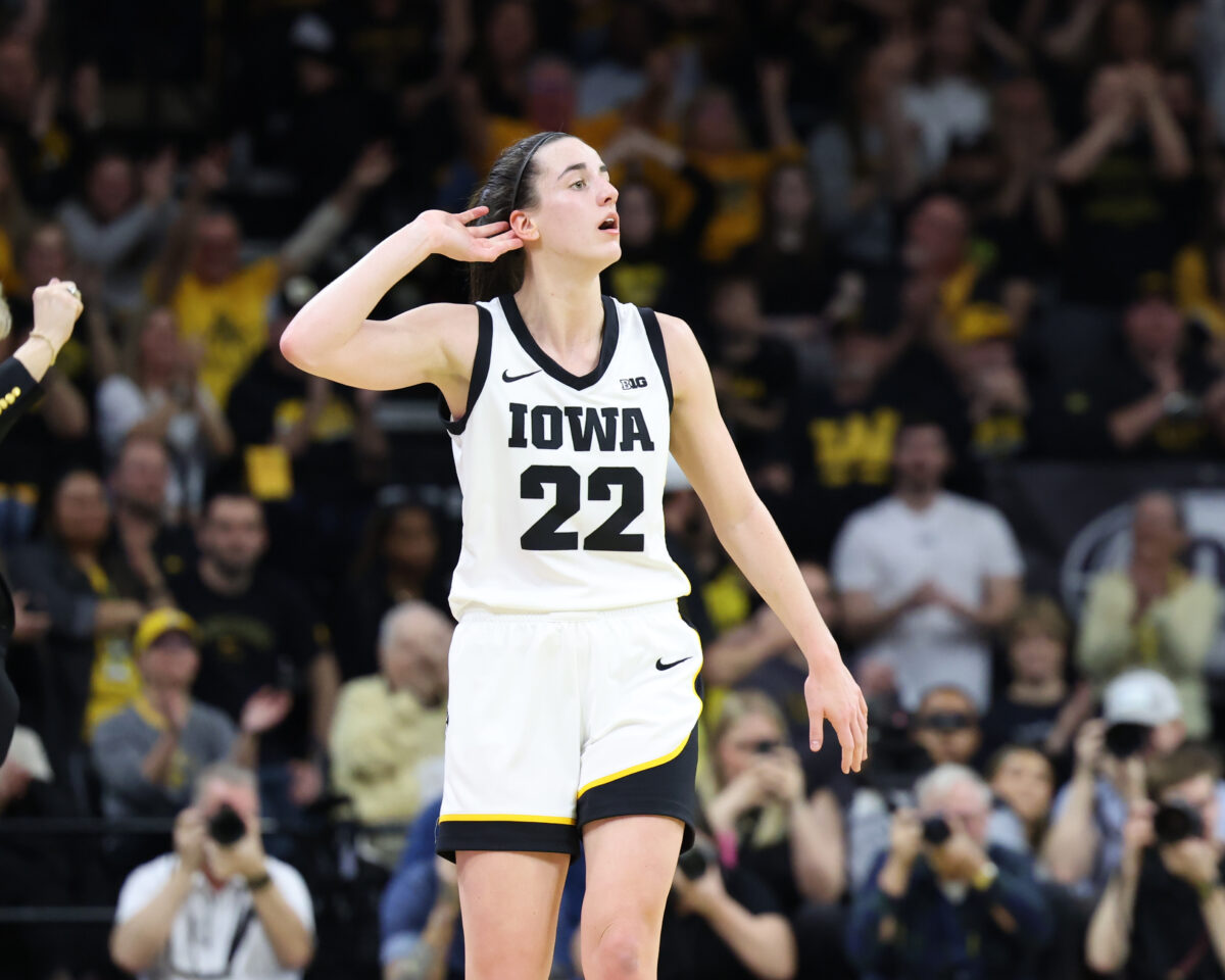 This wild Caitlin Clark stat proves just how unbelievable her 3-point shooting range is
