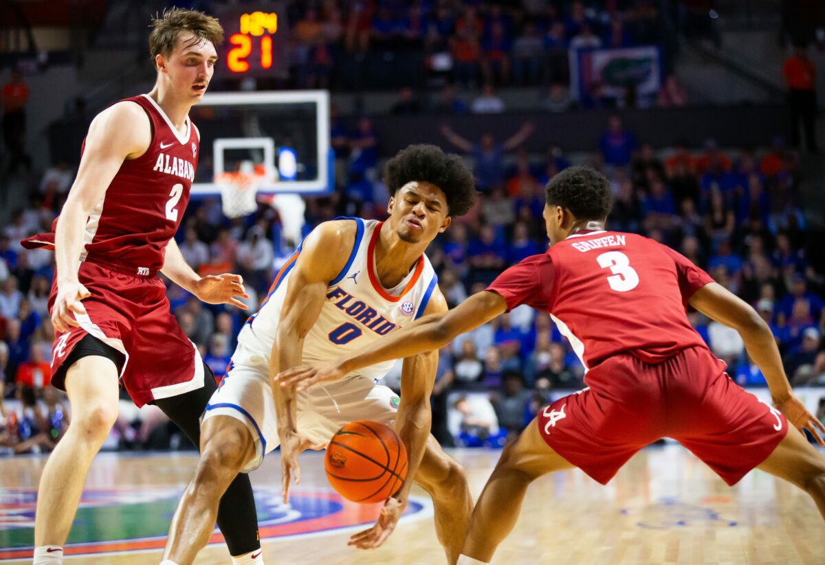 Florida basketball steamrolls a reeling Alabama team 105-87