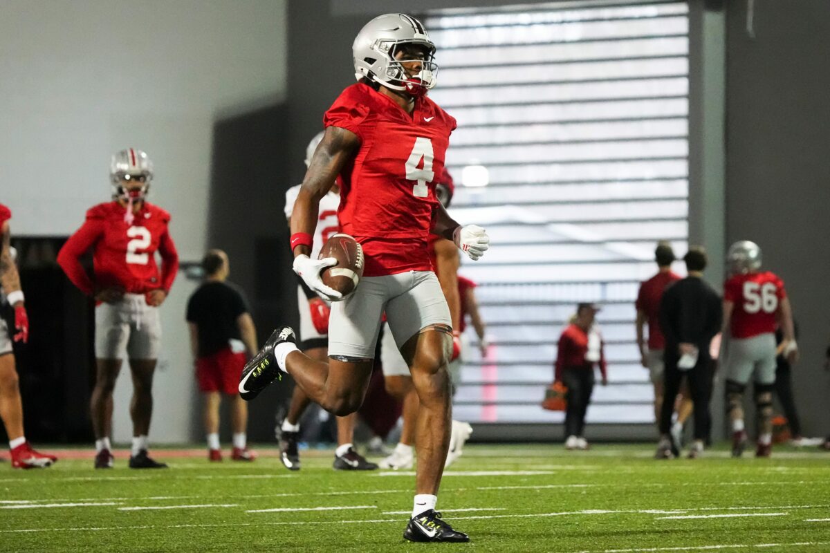 Ohio State wide receiver Jeremiah Smith wins a national award