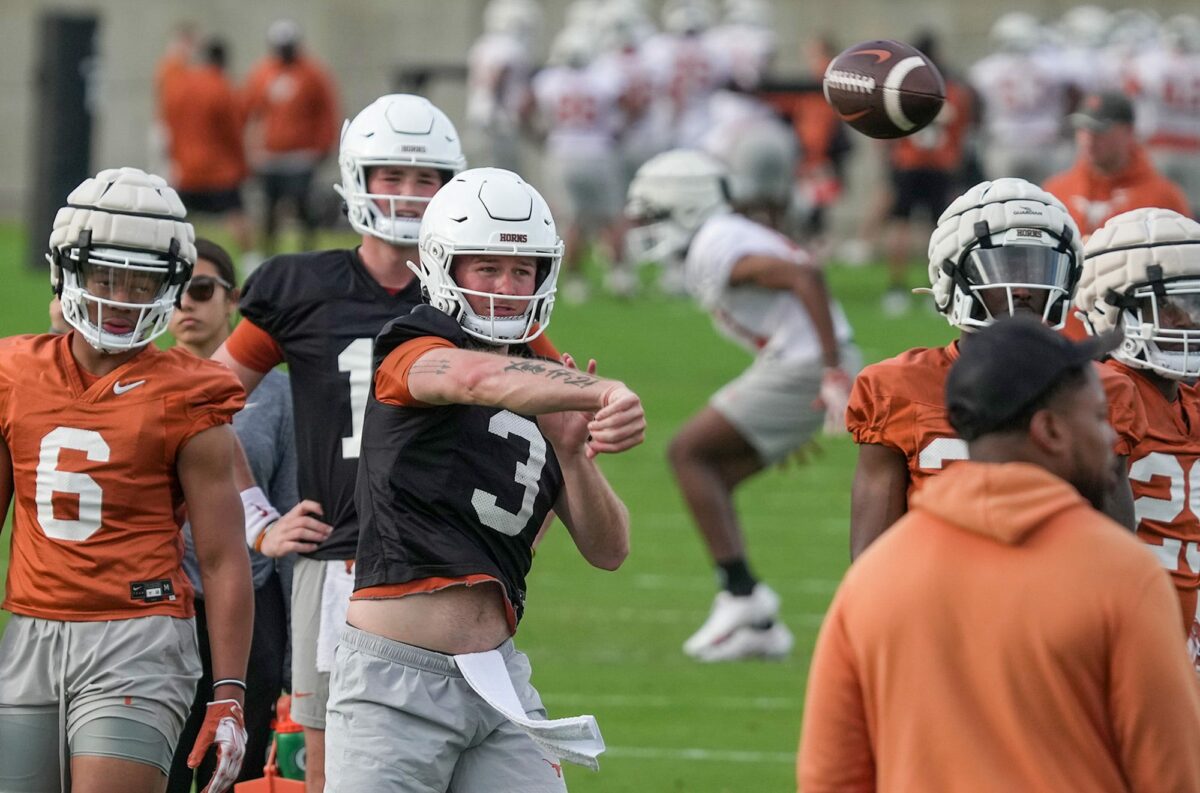 Texas appears in good hands at quarterback position