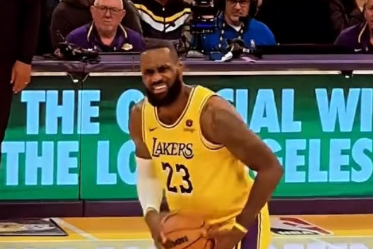 LeBron James dared D’Angelo Russell to shoot during a hot streak with a funny face and perfect pass