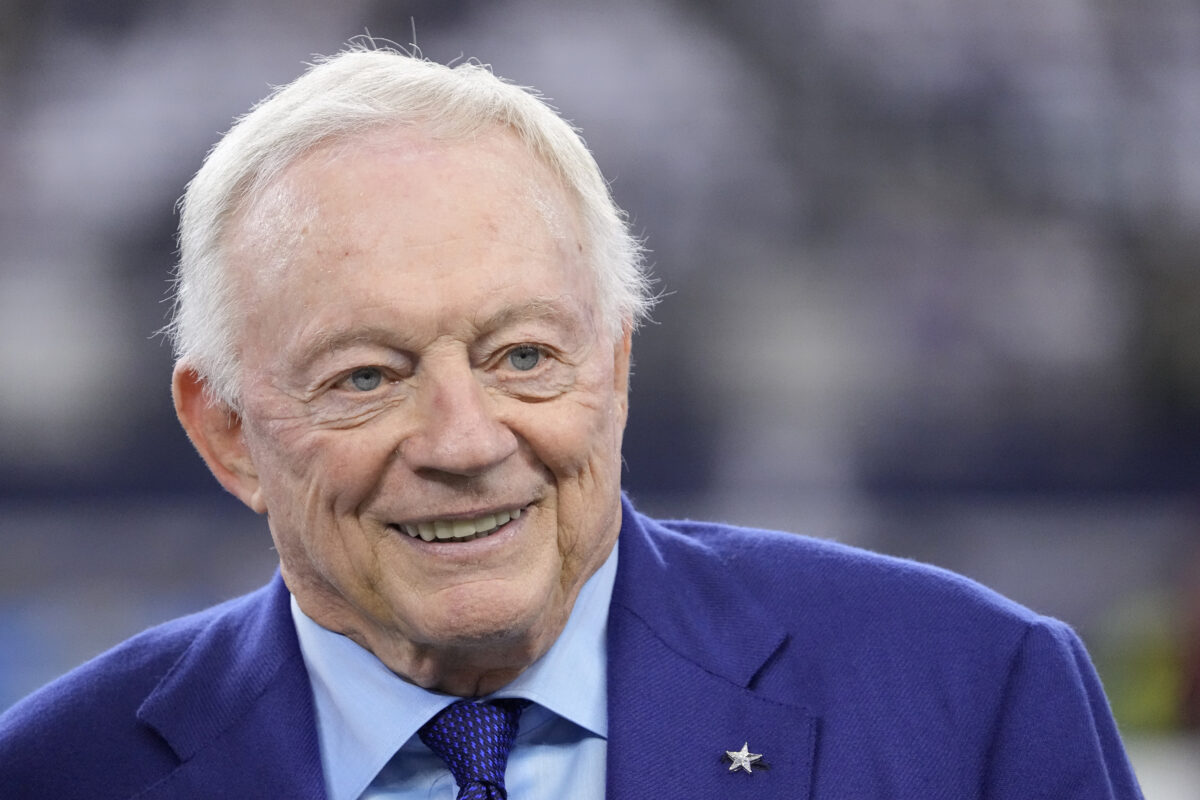 Report: Cowboys owner Jerry Jones cited as lure for new Arkansas basketball coach