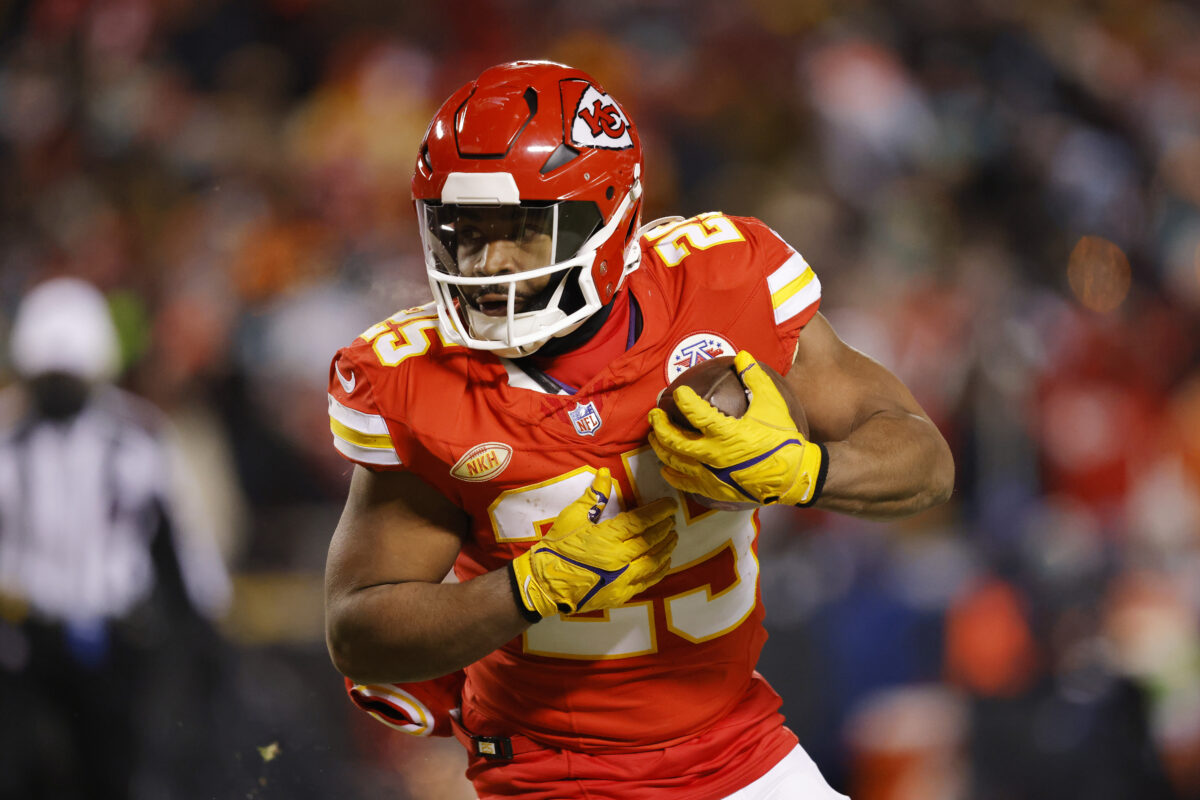 Former LSU RB Clyde Edwards-Helaire re-signs with Chiefs