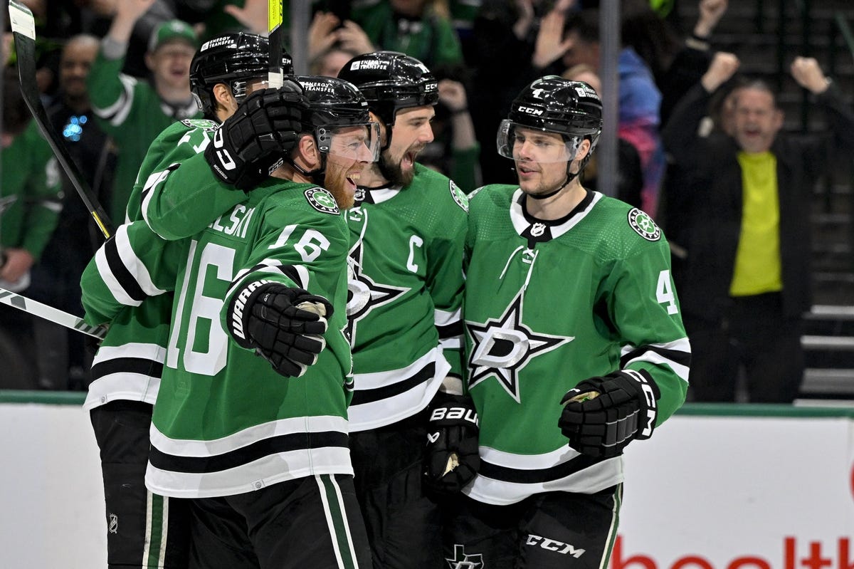 Vegas Golden Knights at Dallas Stars Game 2 odds, picks and predictions