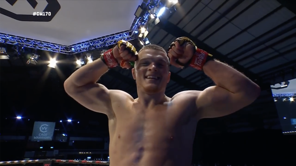 Video: Irish UFC hopeful Paul Hughes bludgeons opponent at Cage Warriors 170