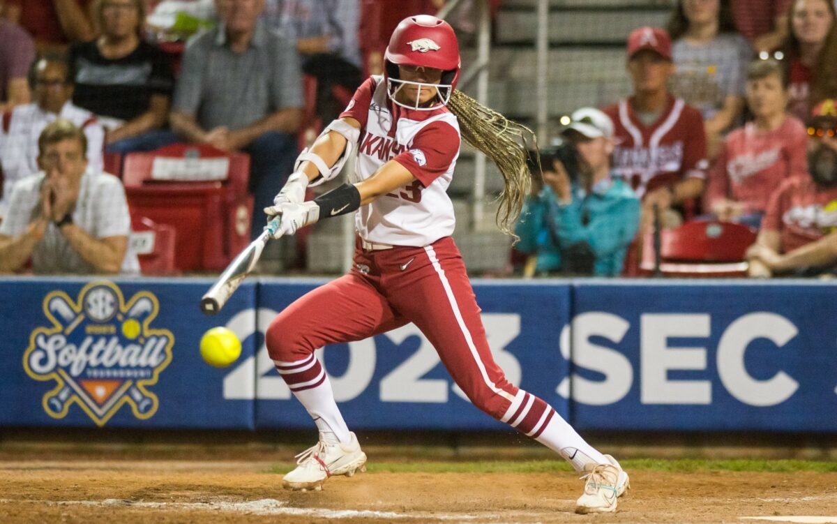 How high is Arkansas ranked in new Top 25 softball poll?