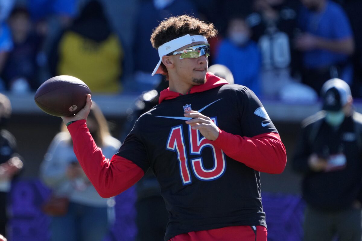 WATCH: Chiefs QB Patrick Mahomes throws to Marquise Brown in offseason workout
