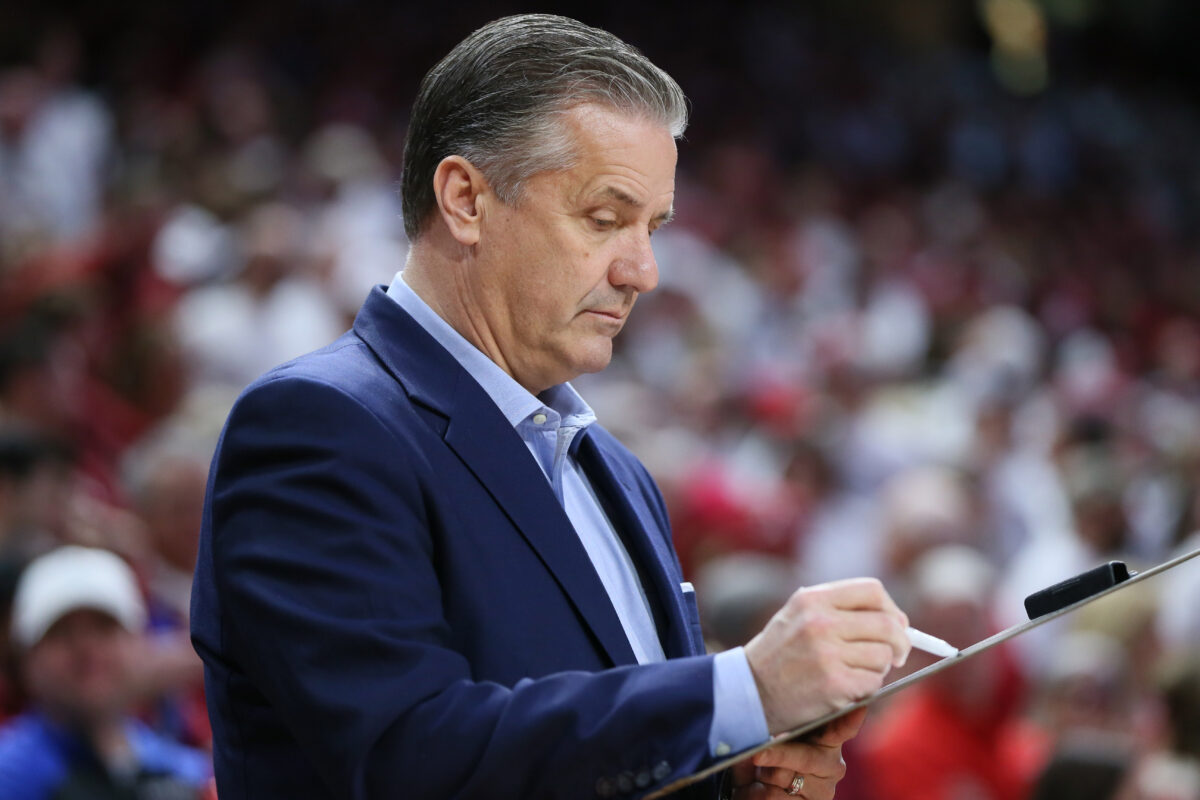 Calipari officially announces exit from Kentucky in video