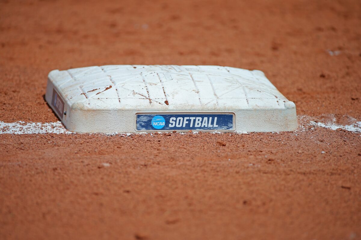 Duke softball takes first game against UNC for 100th conference win