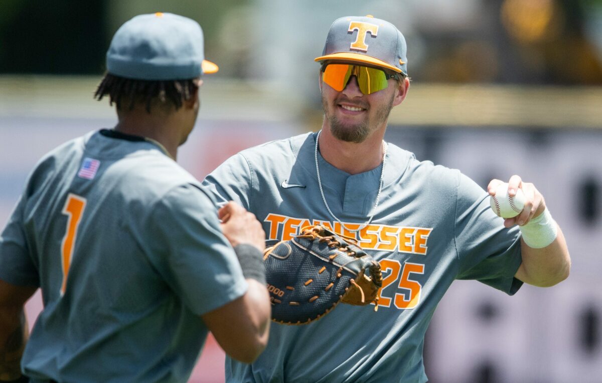 Blake Burke sets Tennessee’s program record with 28-game hit streak