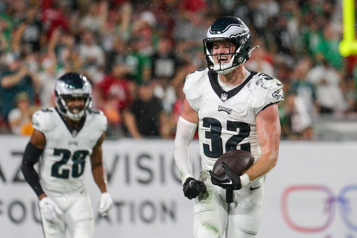 Eagles sign Reed Blankenship to a contract extension