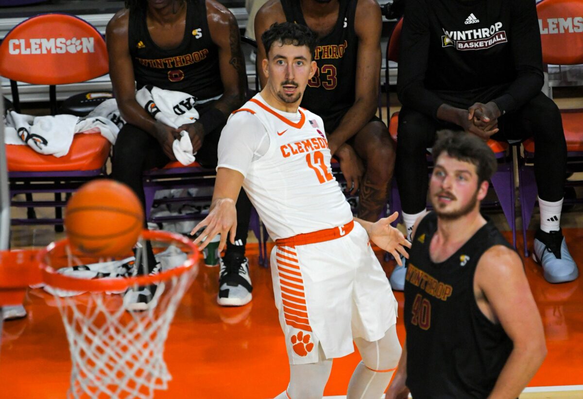 Clemson guard enters the transfer portal, losses continue for the Tigers