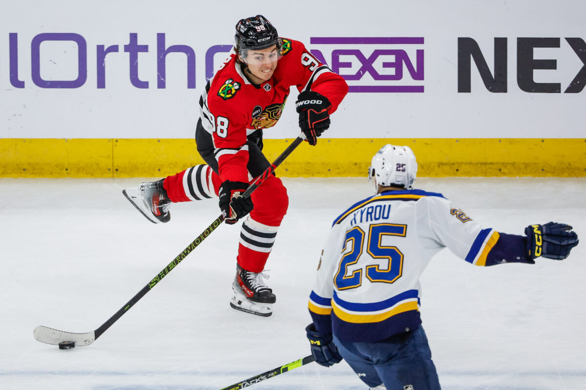 Chicago Blackhawks at St. Louis Blues odds, picks and predictions