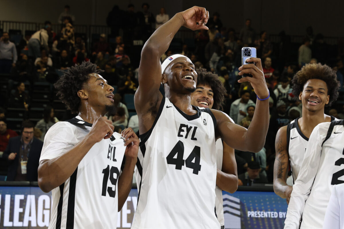 Former Wildcat Oscar Tshiebwe named G League Rookie of the Year