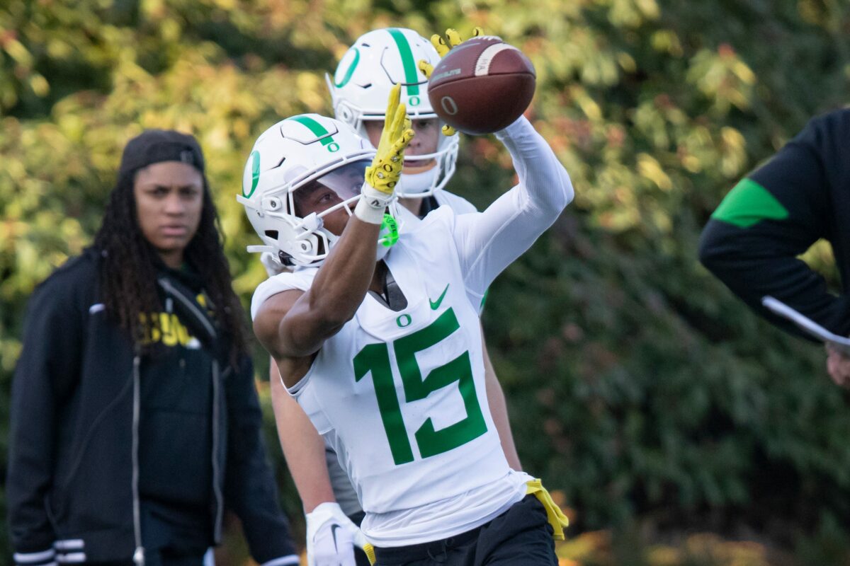 Tez Johnson and other Duck receivers adjusting to lefty QB