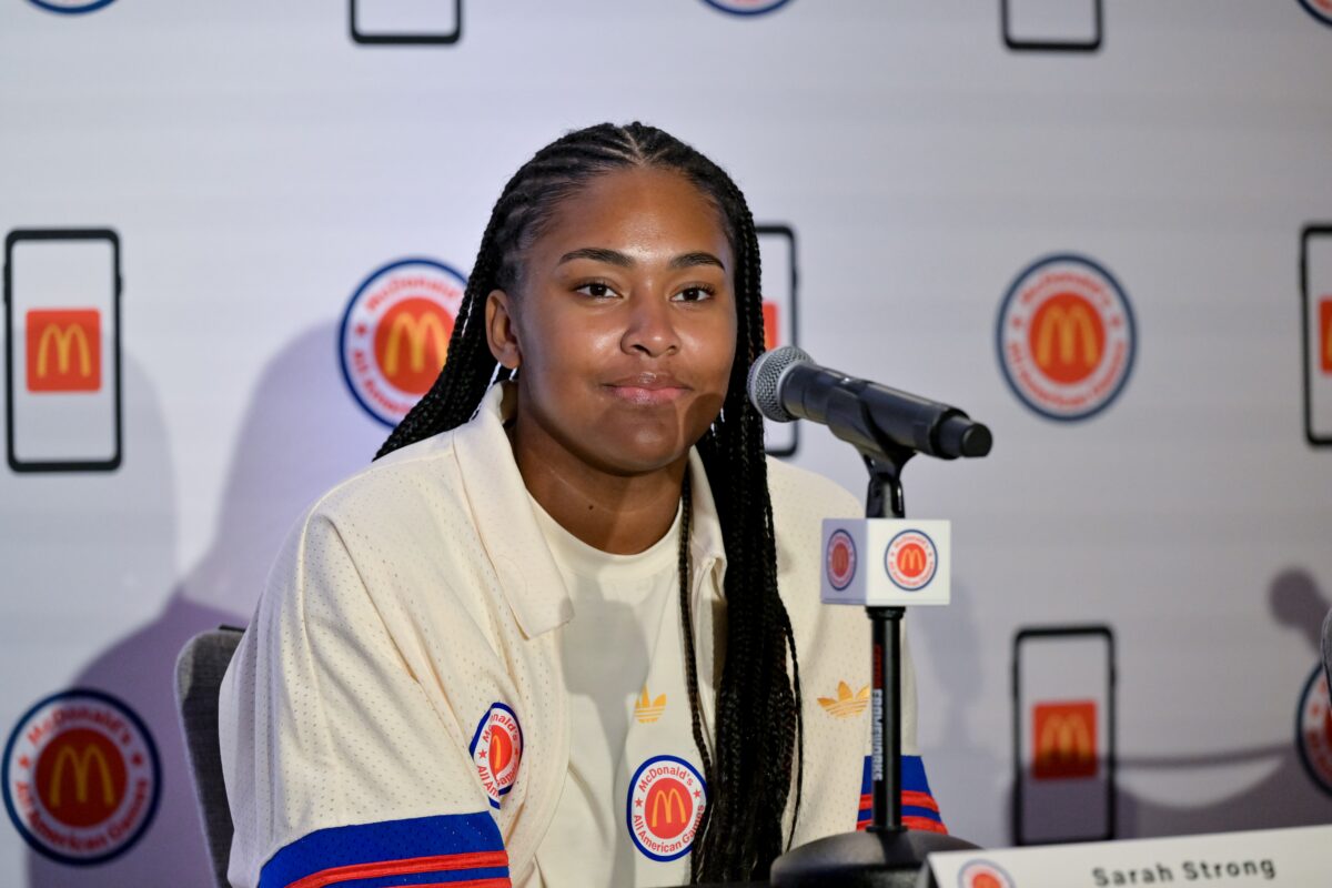 Top recruit picks UConn over UNC women’s basketball program