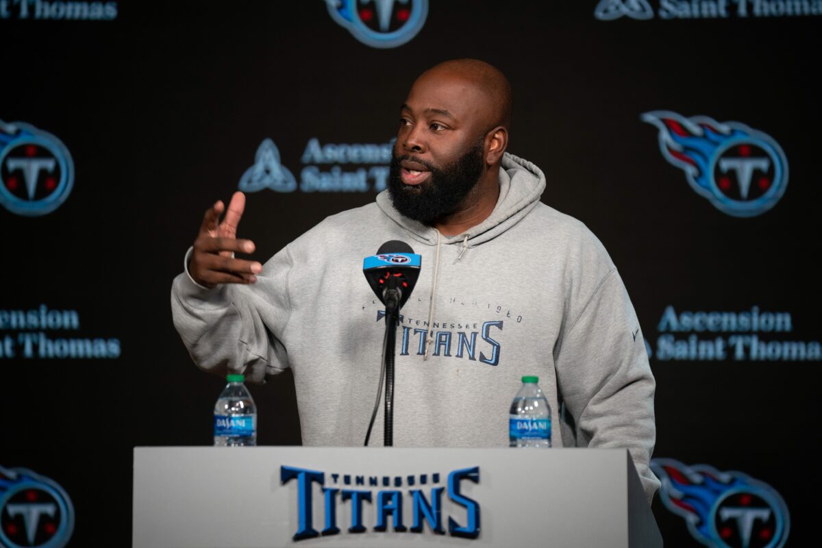 Titans’ Ran Carthon won’t rule out rookie LB, different position wearing green dot
