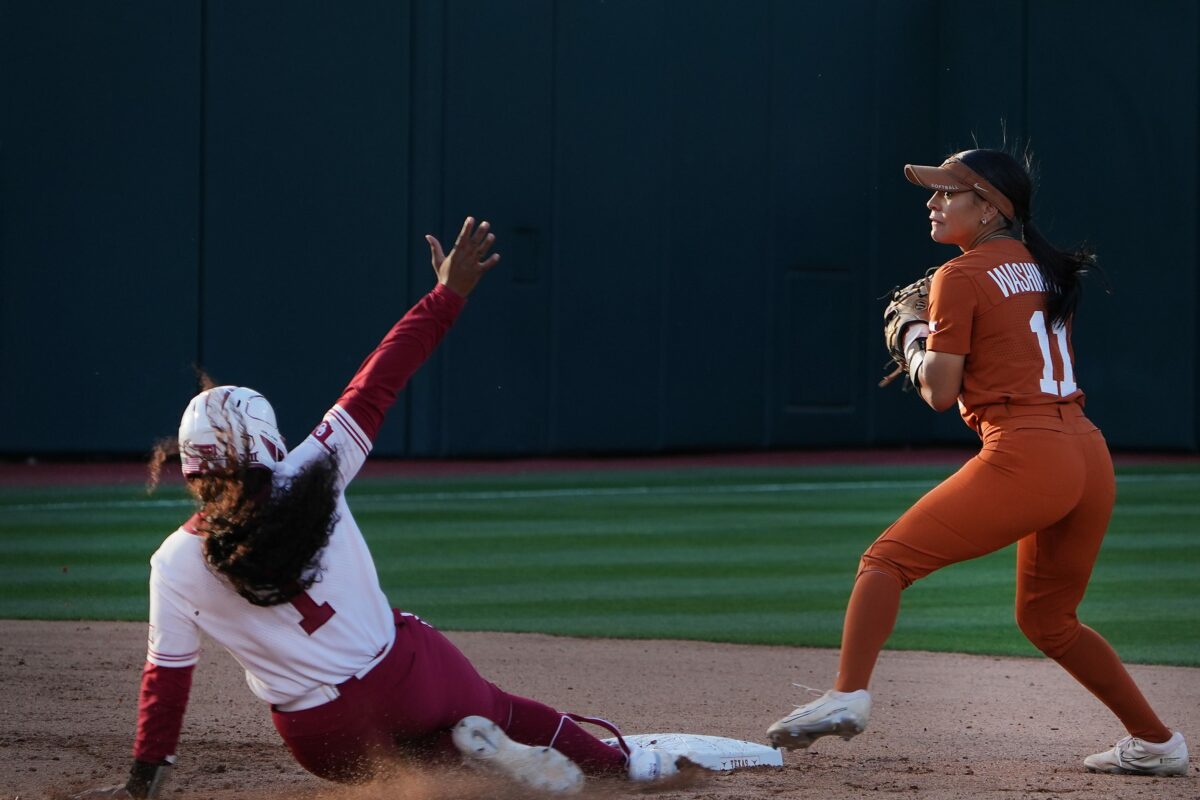 Texas Longhorns beat Oklahoma Sooners 2-1 on controversial call