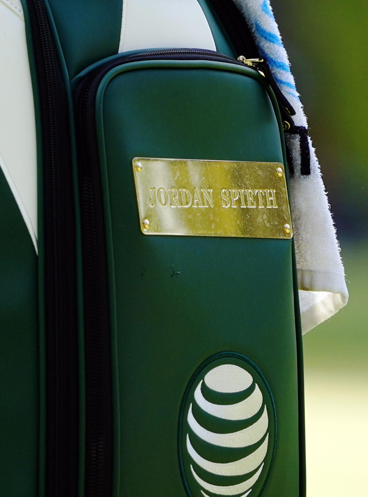 Jordan Spieth’s golf bag at 2024 Masters has special gold plate