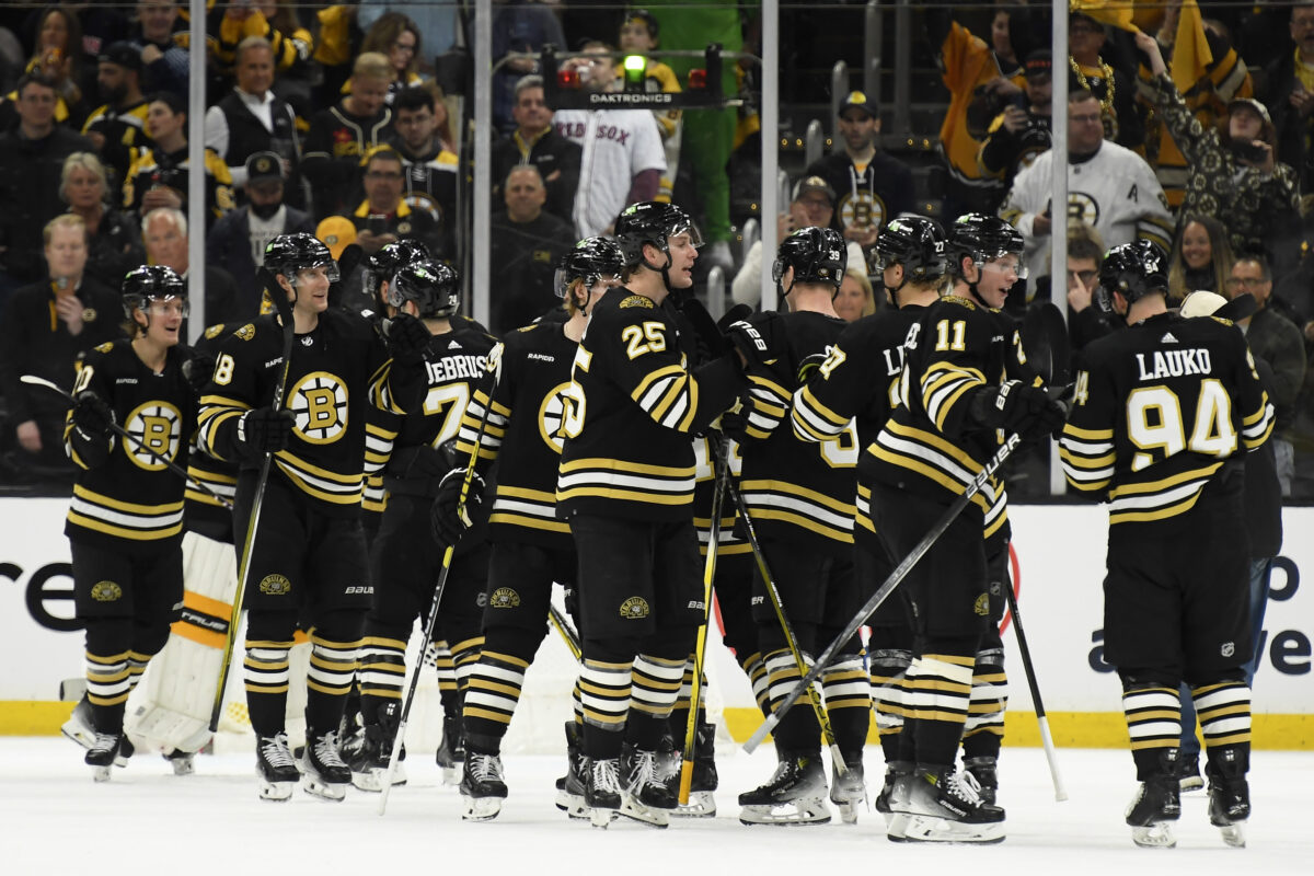 Toronto Maple Leafs at Boston Bruins Game 2 odds, picks and predictions
