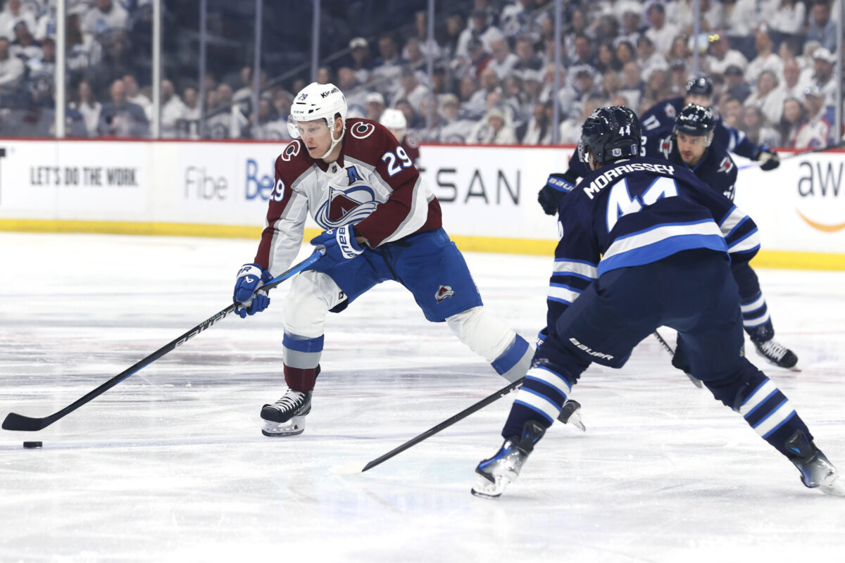 Colorado Avalanche at Winnipeg Jets Game 2 odds, picks and predictions