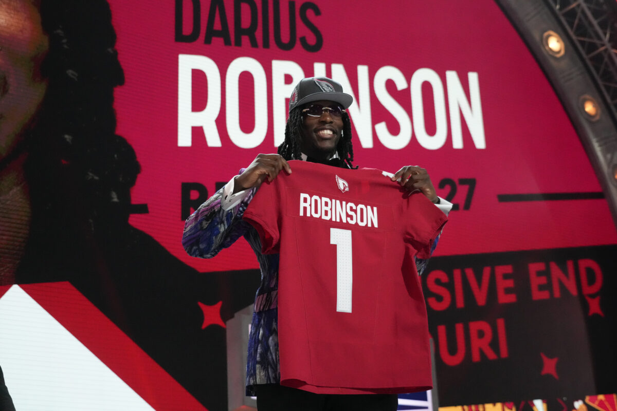 The story of new Cardinals DL Darius Robinson and his ‘anaconda arms’