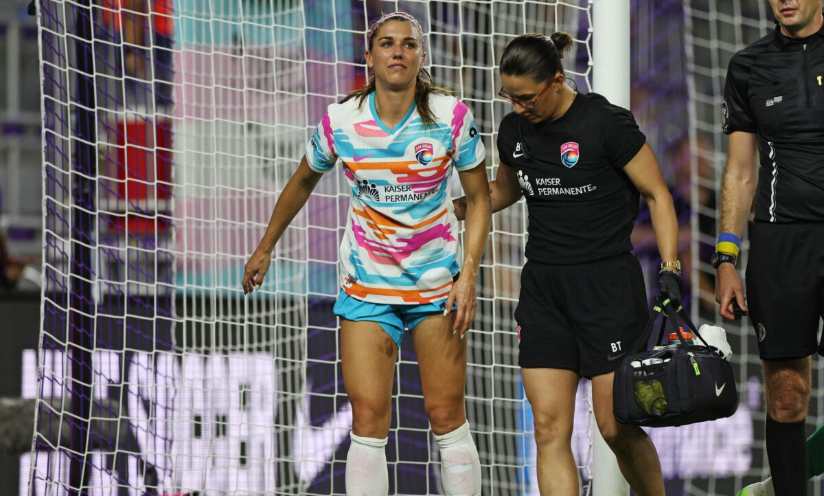 USWNT striker Morgan limps off for San Diego with ankle injury