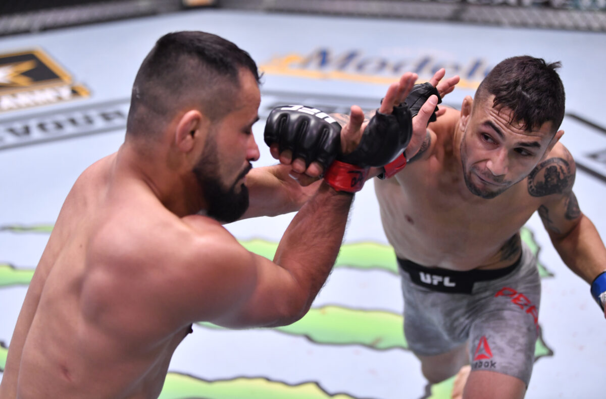 UFC free fight: Alex Perez scores nasty leg-kick TKO win over Jussier Formiga