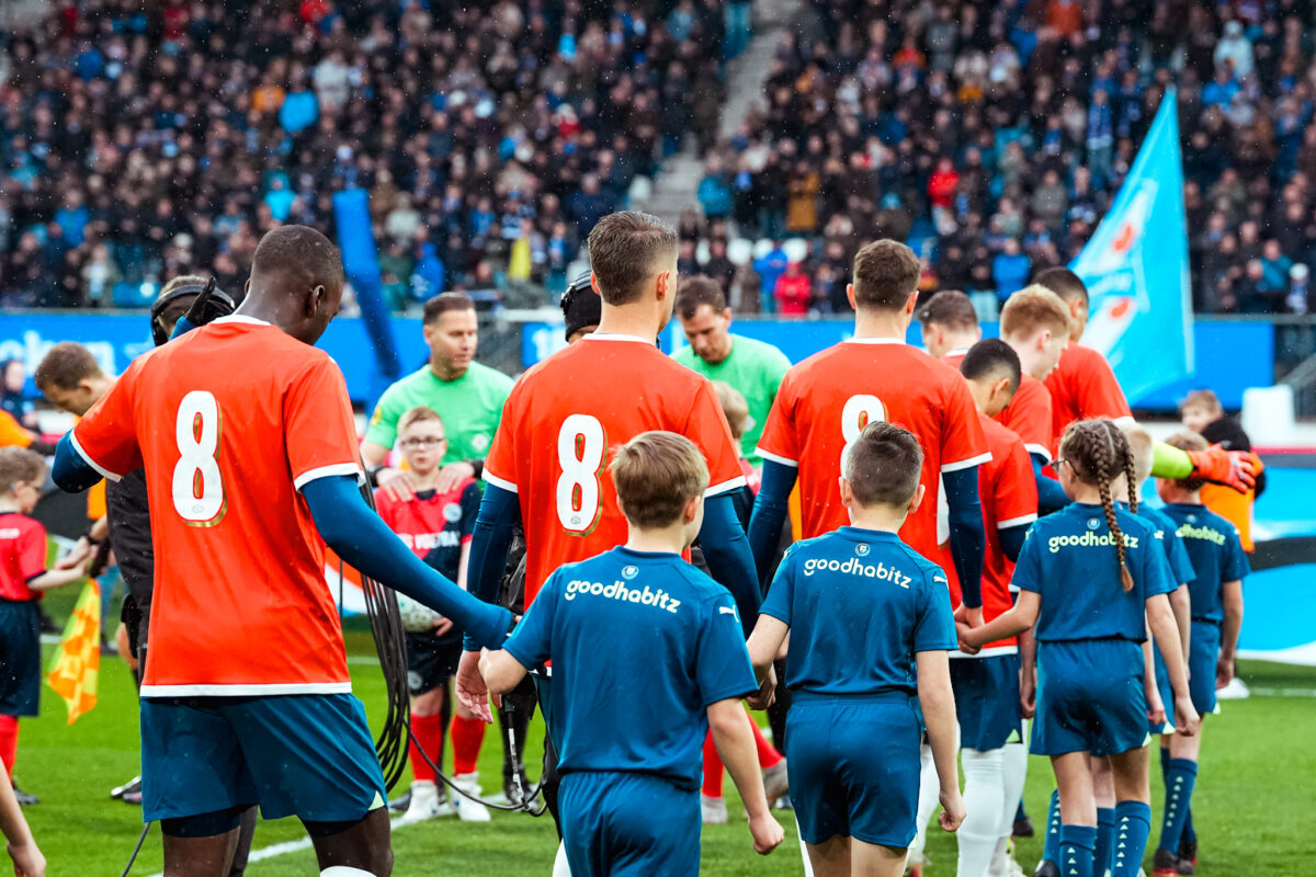 PSV show support for Dest after USMNT defender’s knee injury